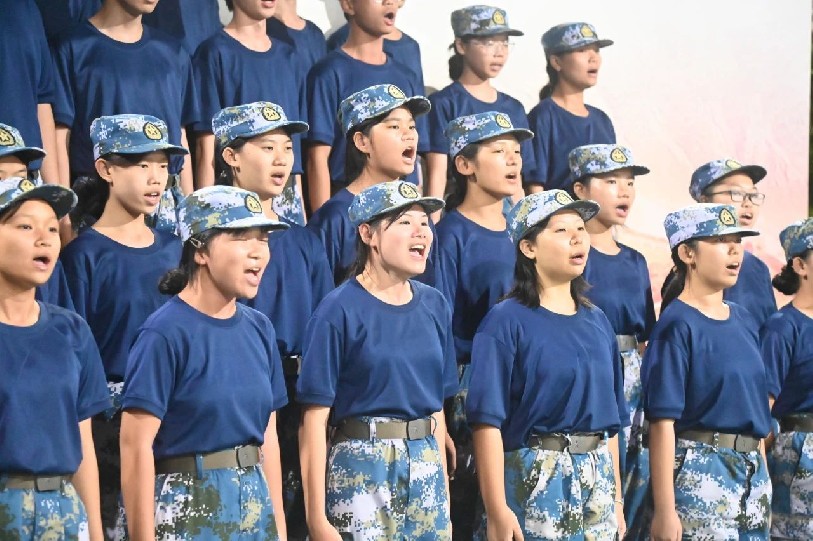 軍訓(xùn)進(jìn)行時(shí)丨“軍歌唱響理想，青春?jiǎn)⒑秸鞒獭钡诙密姼韬铣荣?></div>
                <h3 class=